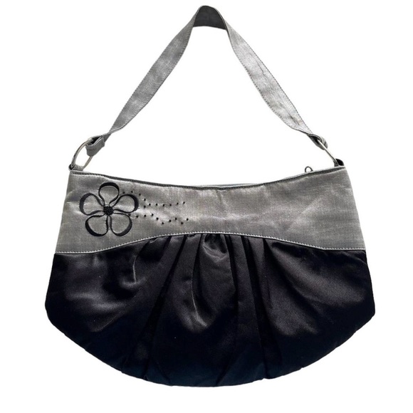 Silver and Black Satin Baguette Bag by Jak’s with flower embroidery details - Picture 3 of 6